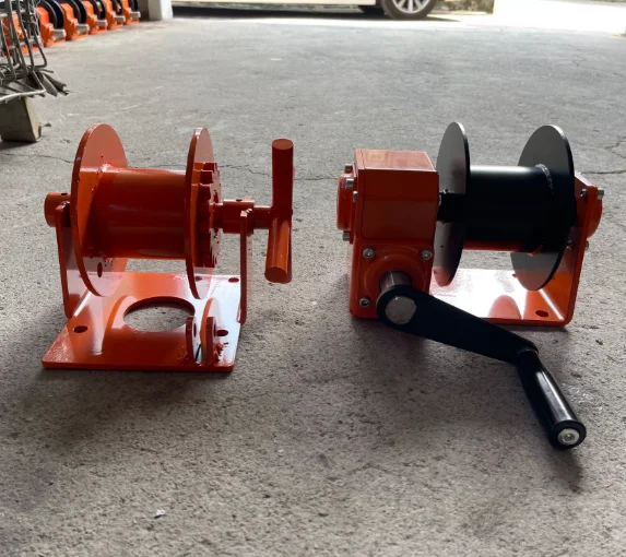 200kg Manual Winch 30:1 Gear Ratio Two-Way Self-Locking Hand Hoist for Vehicle Canopy