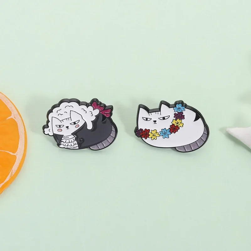 Lapel Pins Funny proud chubby cat brooch creative flower wreath design bathrobe design cute fun personalized clothing badge