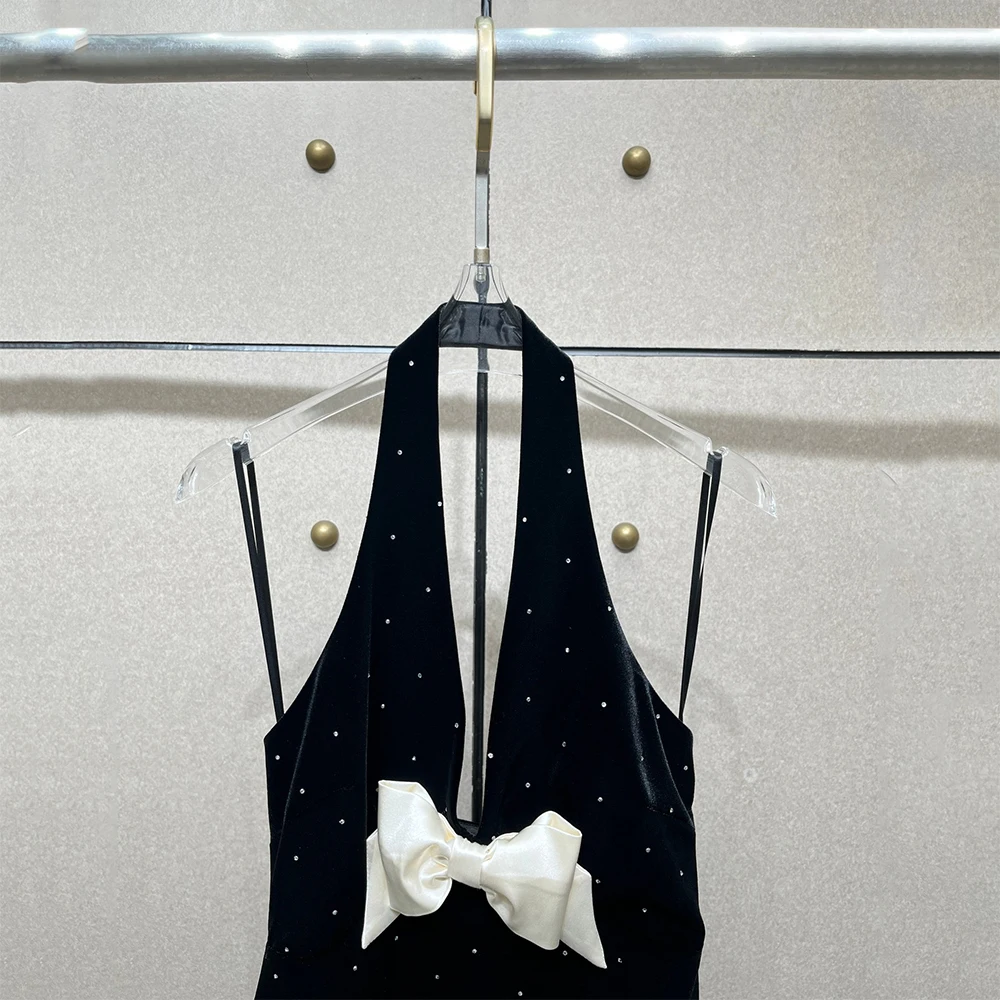 Hochwertiges Strass-Damenkleid mit Schleifendetail, sexy, rückenfrei, elegantes Pendler-Neckholder-Kleid, 2026, frühes Frühjahr, neu, Y2k