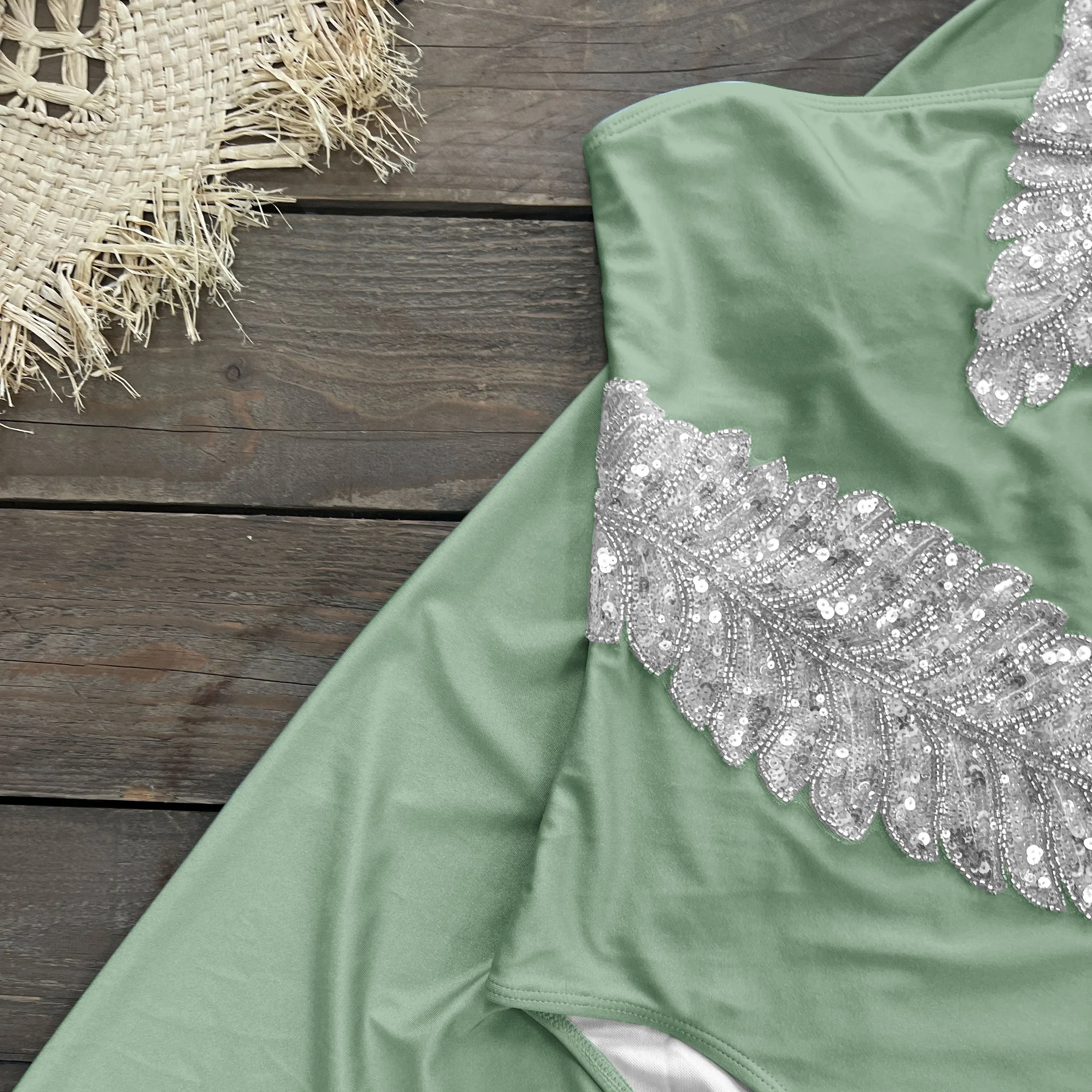 2024 جديد مثير كشكش مجموعة البكيني المطبوعة البرازيلي Biquini النساء ملابس السباحة تنورة ثوب السباحة الفتيات الصيف بحر فستان