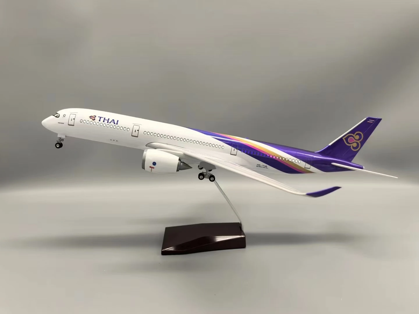 

1:142 Scale Airbus A350 Thailand Airways Model Plane 47cm Diecast Airplane Resin With Lights And Wheels Boys Collection Gift
