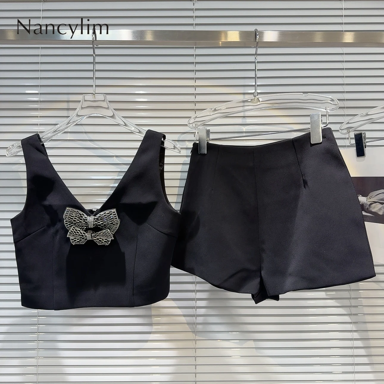 2024 Summer New Classic Style Rhinestone Bow Pin Vest + Suit Shorts 2 Piece Suits Women's Elegant Outfits White Black