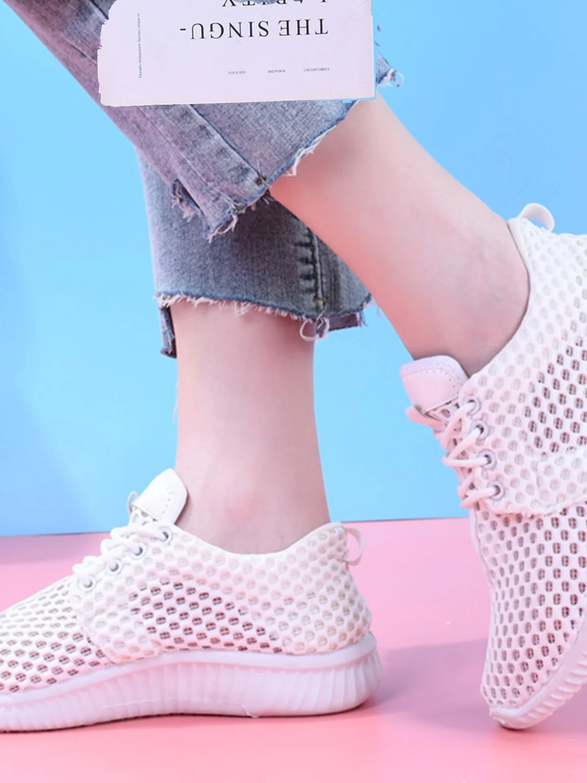women\'s summer mesh shoes women\'s breathable mesh surface casual sports comfort mother\'s shoes anti slip soft sole white shoe