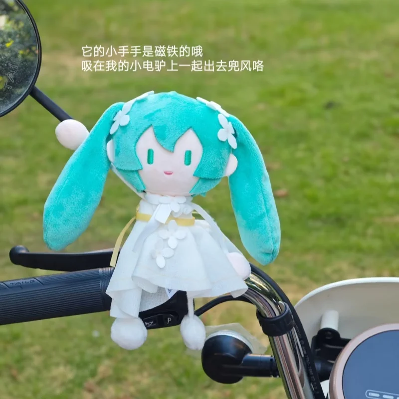 

Moeyu Hat sune Miku Summer Blossom Series Ant Body Plush Keychain Radio Wave Intrusion Magnetic Doll Miku Bag Decoration Model