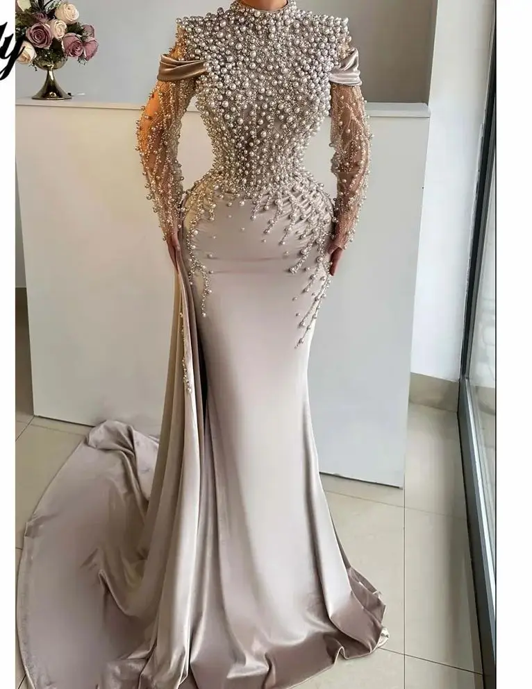 Hellbeiges Satin-Partykleid mit hohem Ausschnitt, perlenverziertem Netzärmel, Meerjungfrauen-Abschlussballkleid, elegante Abendgarderobe, individuell anpassbar
