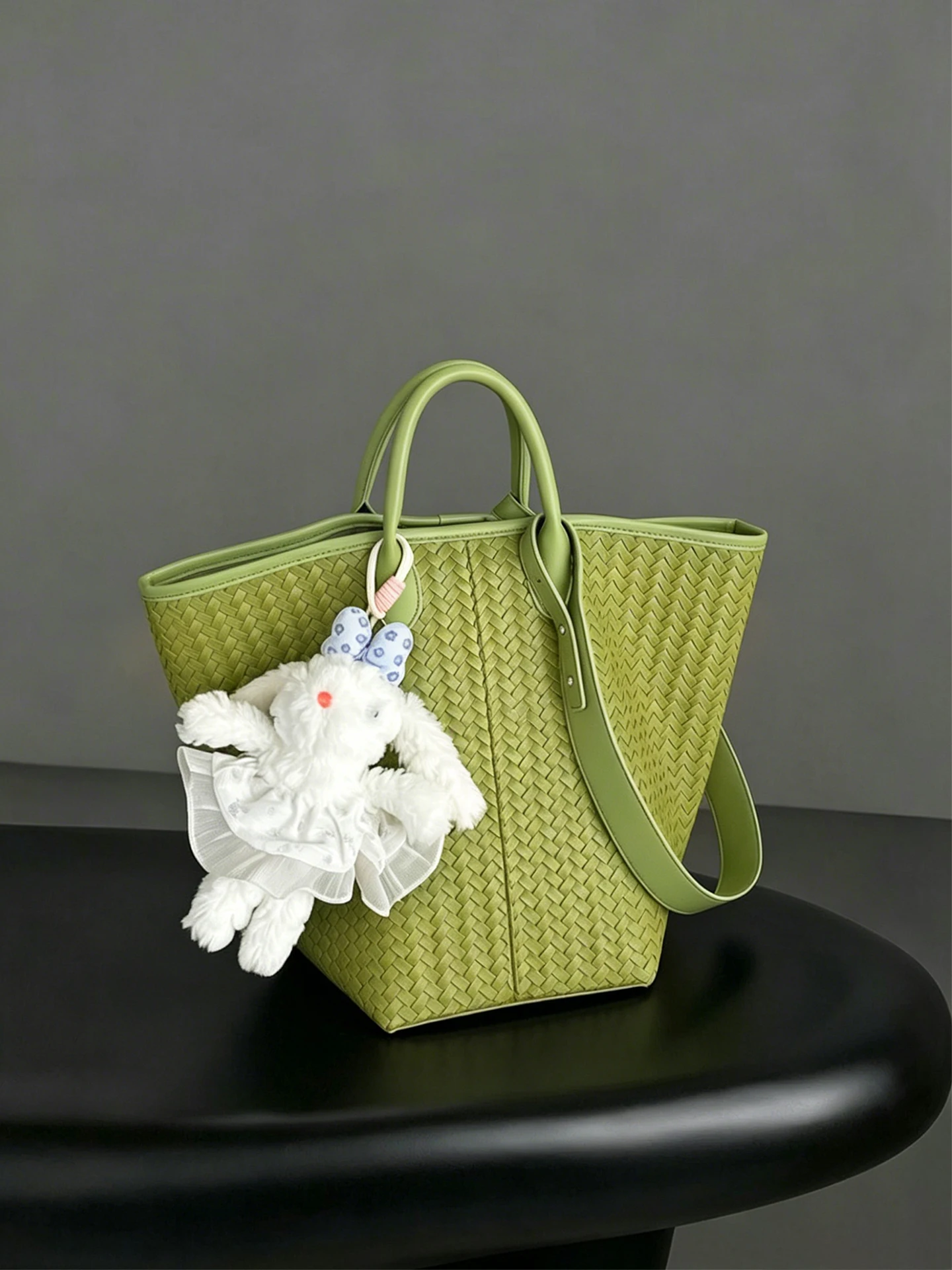 green-woven-bucket-bag-women's-2026-new-summer-high-end-lightweight-luxury-commuter-underarm-tote-bag-korean-style-soft-pu