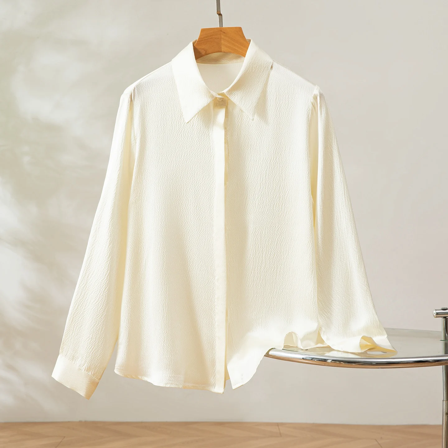 قميص Winsleter-100% أنيق من الحرير الحقيقي، ياقة مقلوبة من الساتان اللؤلؤي، بلوزة فضفاضة للتنقل المهني للسيدات، شتاء 2025 جديد T5N503CC #5