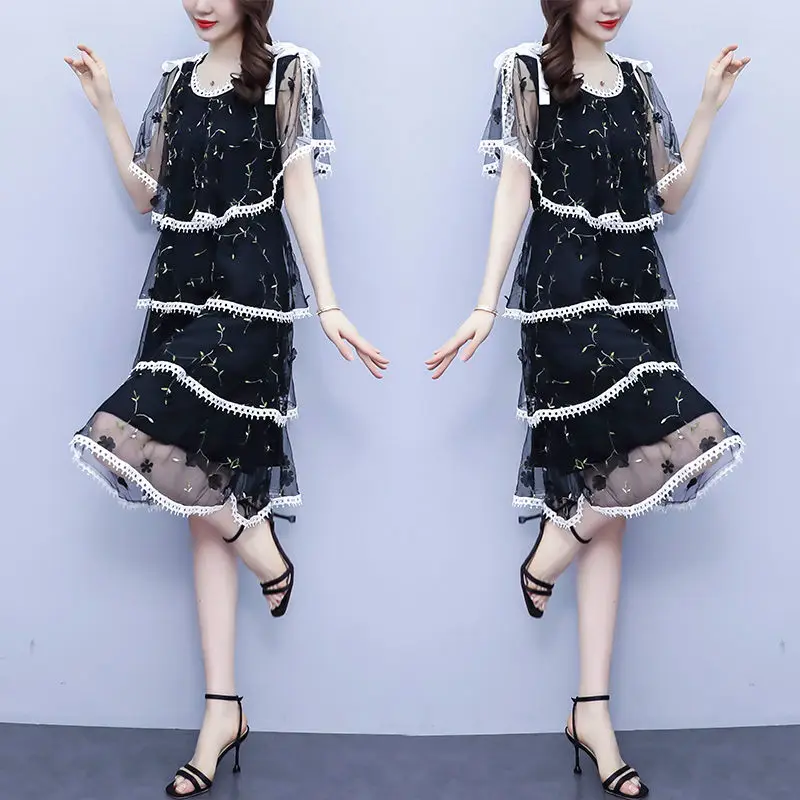 2023 Summer New Solid Color Embroidered Elegant Dress Women Round Neck Flying Sleeve Lace Cake Dresses Ladies Loose Casual Robe