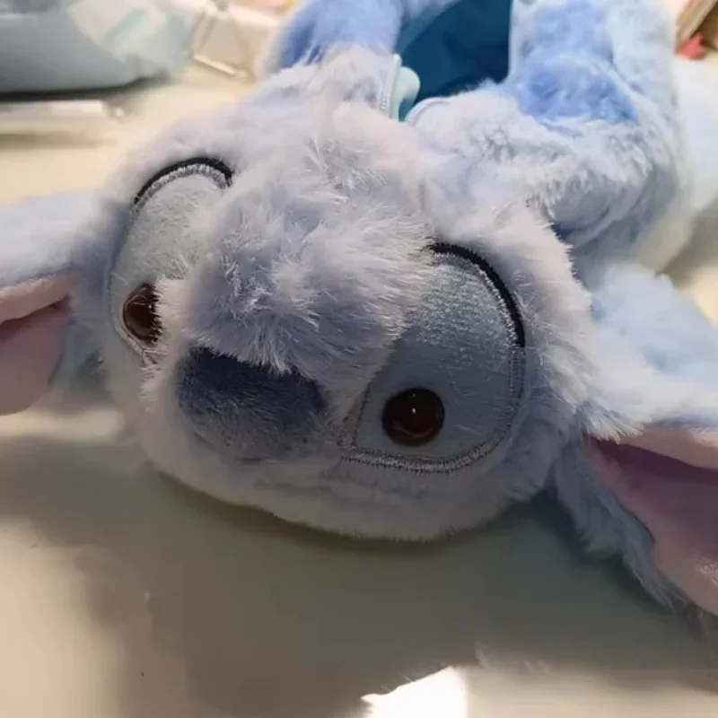 Caja de lápices de 20CM de Disney Lilo & Stitch, juguete de peluche de Anime, marioneta de mano de punto encantador, almacenamiento de escritorio, regalo creativo de cumpleaños para niños