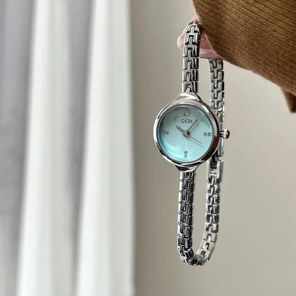 New Quartz Student Watch, Small And Delicate Bracelet Watch, Versatile, Simple Yet Luxurious, High-Fashion Women'S Watch.