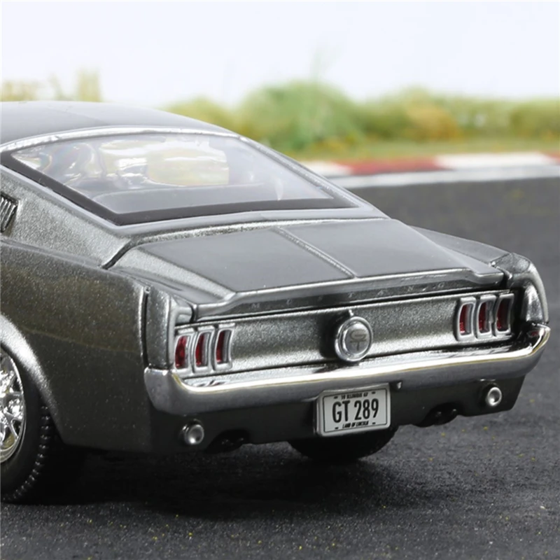 Maisto 1:24 1967 Ford Mustang GT Alloy Sports Car Model Diecast Metal Racing Car Vehicles Model Simulation Collection Kids Gifts