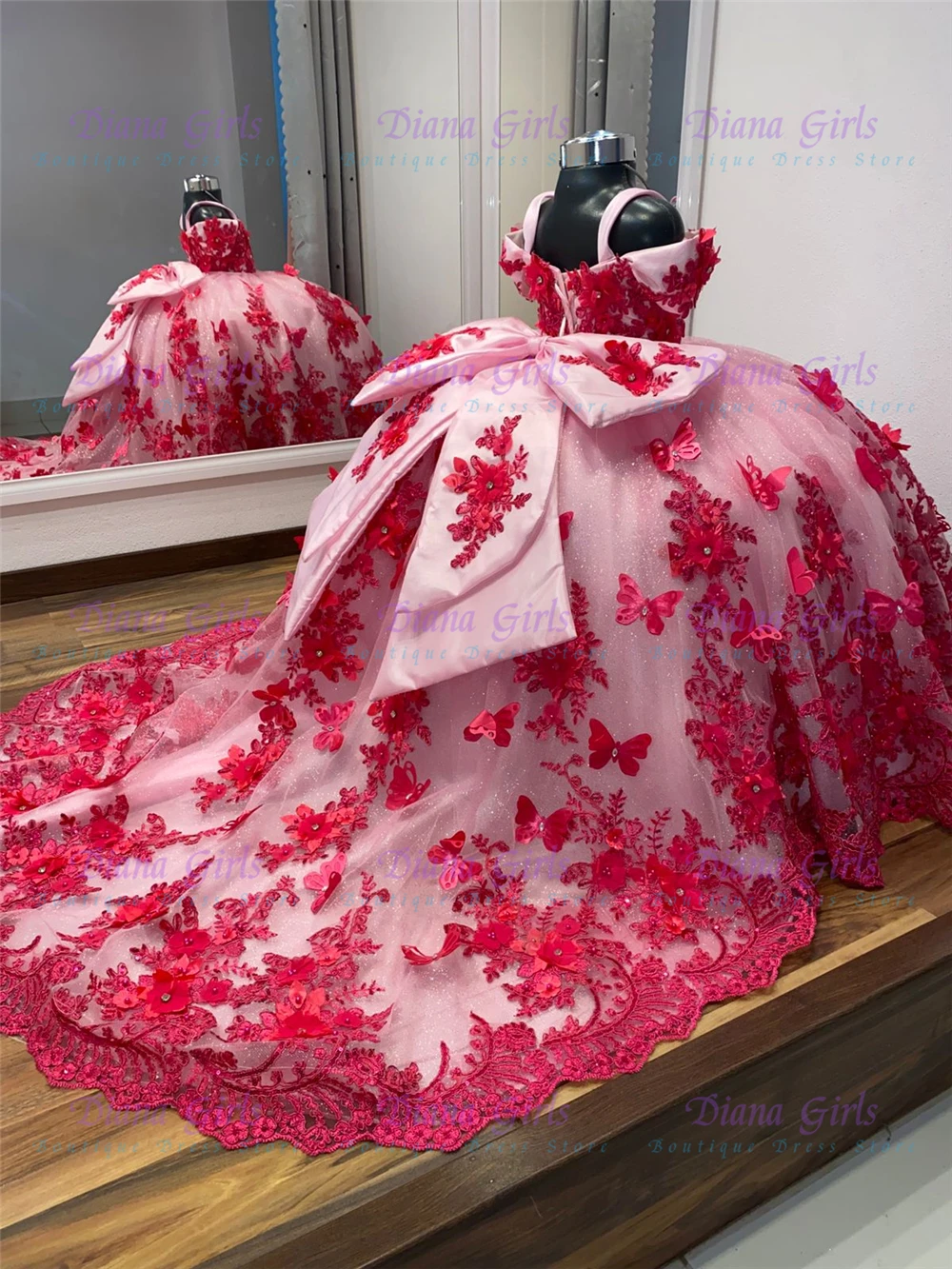 

Luxurious Tulle Fluffy Flower Girl Dress with Quality Exquisite Red Applique for Kids Wedding Birthday Evening Ball Gowns
