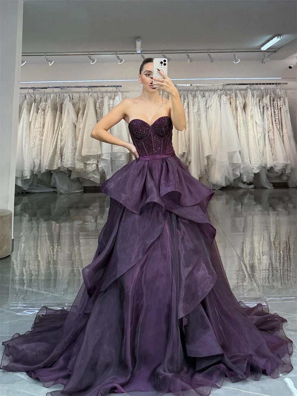كاثي مخصص الأرجواني الحبيب الرقبة المتدرج كشكش فستان الحفلة الراقصة مشد بلا أكمام vestidos de noiva الراين مساء رسمي