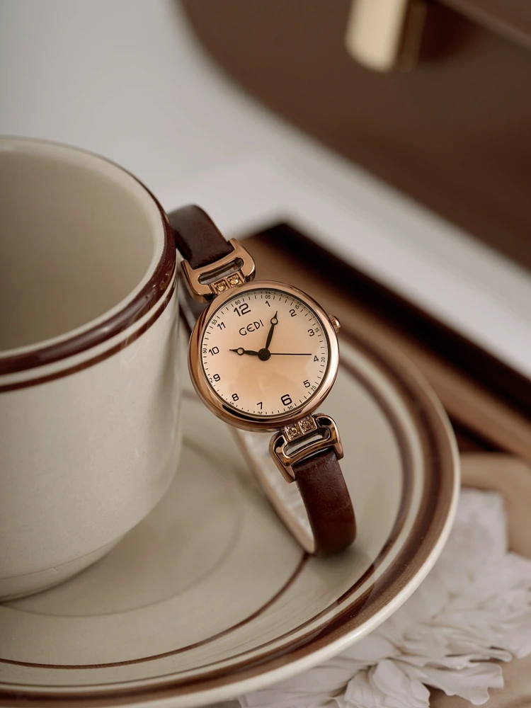 

Women's watch small and exquisite light luxury retro, simple small dial for women 2025 new style women's jewelry, gift for women