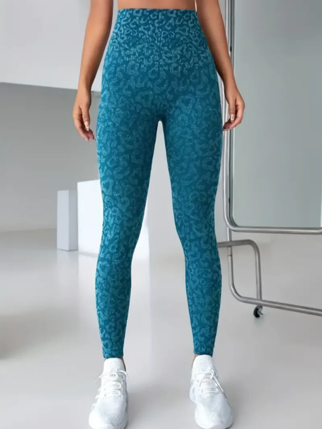 Pantaloni da yoga fianchi color pesca con stampa leopardata senza cuciture, pantaloni sportivi e fitness a vita alta ad asciugatura rapida