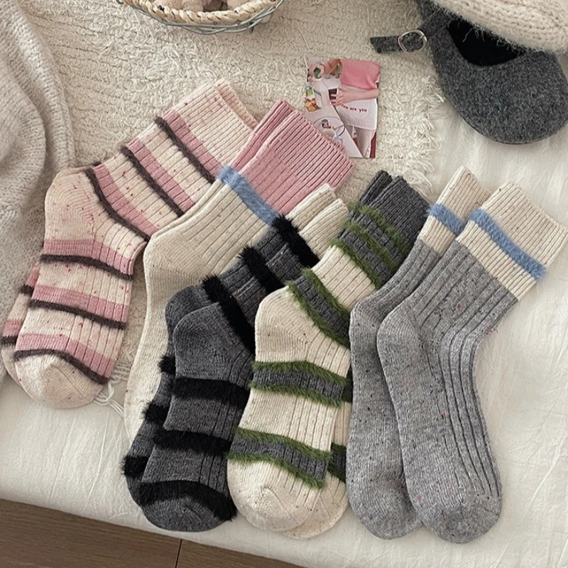

1/5 Double Autumn Winter Women's Thick Warm Mid tube Socks Women's Striped Anti slip Simple Comfortable Casual Socks