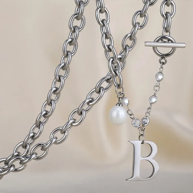 

Personalized letter B titanium steel necklace, thick female collarbone chain, cold wind sweater chain