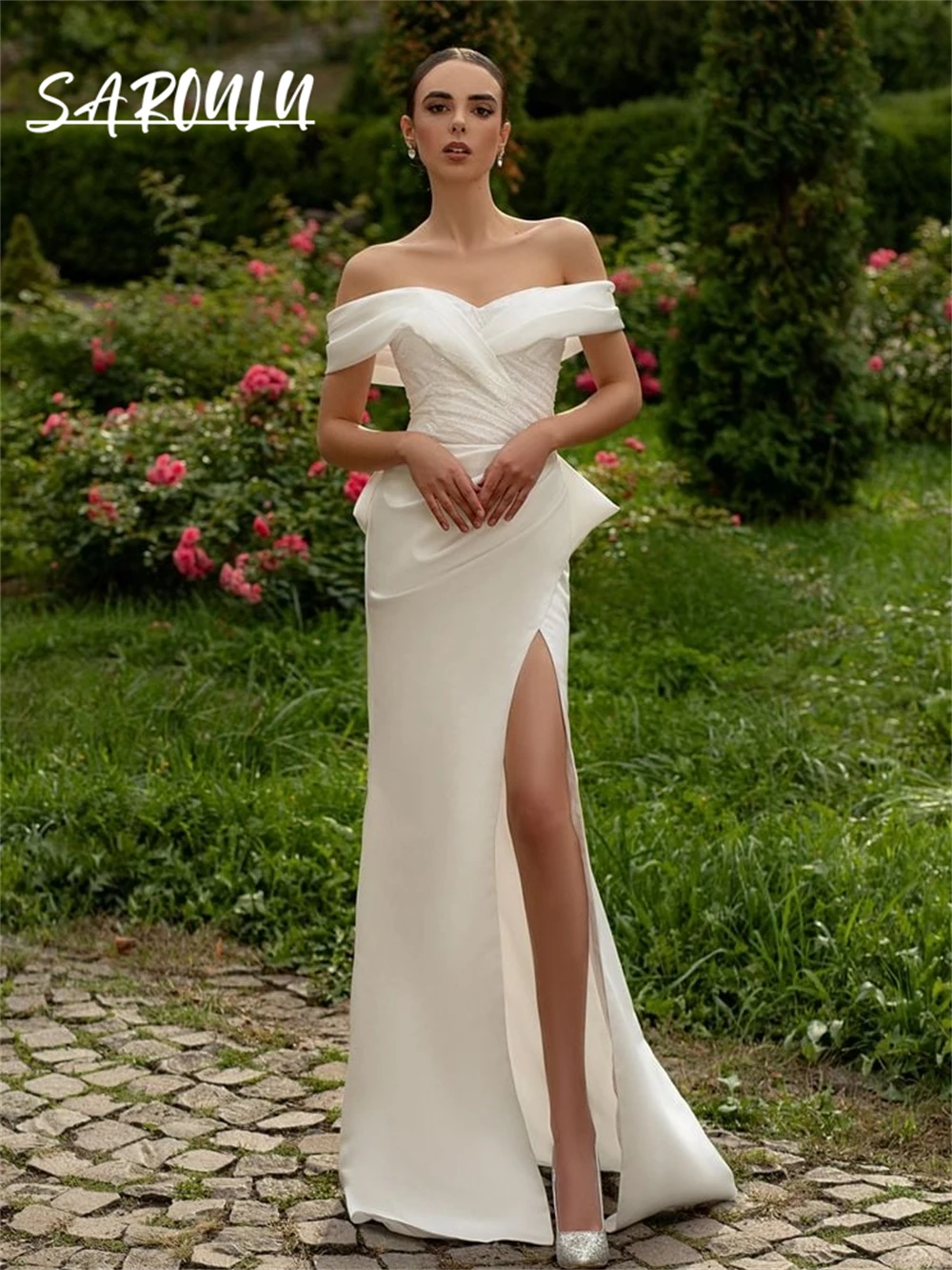 Abito da sposa lungo tubino con paillettes alla moda, maniche con spalle scoperte, abito da sposa semplice e chic in raso, destinazione personalizzata da sposa