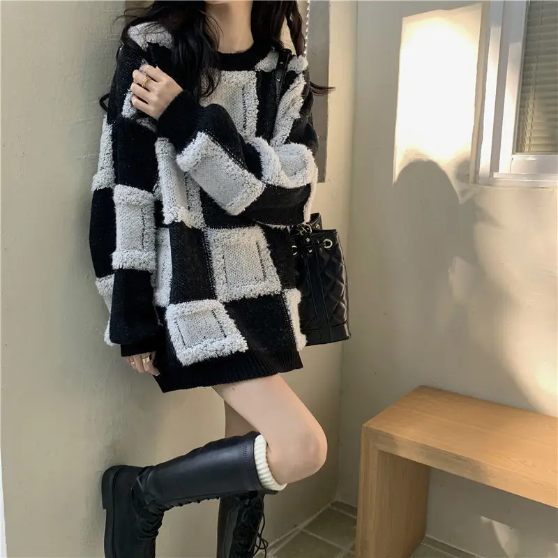 Retro Checkerboard Knit Sweater for Women in Autumn and Winter Thick Outer Layer Loose and Lazy Style Pullover Round Neck Top