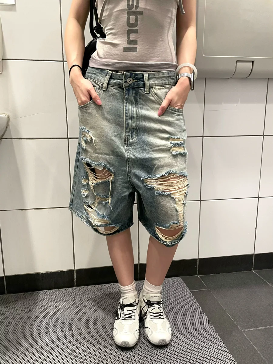 Shorts Jeans Vintage Americanos Lavados para Homens e Mulheres, Novos, Soltos, Casuais e Versáteis, com Rasgos e Efeito Desga...