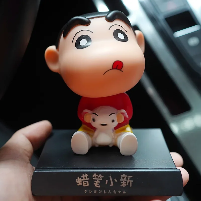 Bandai Crayon Shin Chan Figurki Anime Samochód Potrząsająca głową Lalka Auto Wnętrze Kawaii Ozdoba stołowa Bobble Head Prezent Zabawki dla dzieci