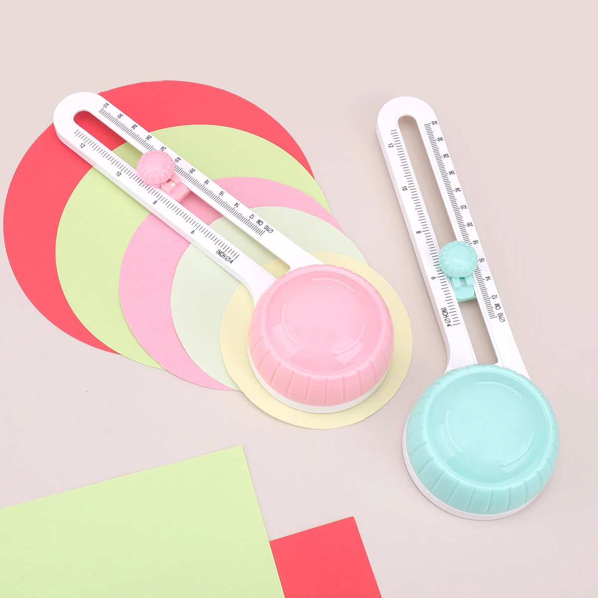 1 قطاعة ورق مستديرة، أداة قطع يدوية يمكن تدويرها - قطاعة ورق مستديرة مصنوعة يدويًا لبطاقات المعايدة من الورق المقوى