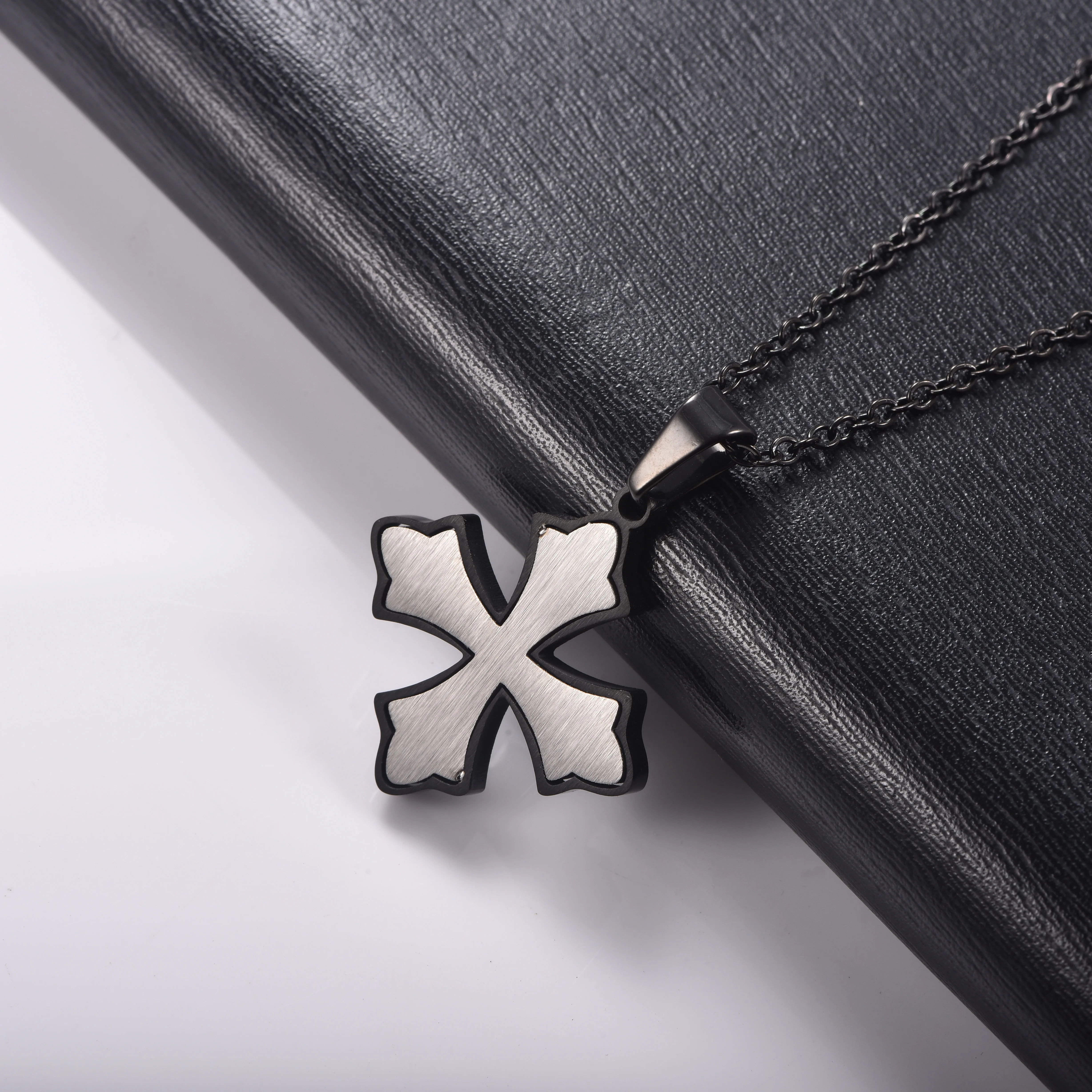 Edelstahl-Malteserkreuz-Anhänger-Halskette für Männer und Frauen, wasserdicht, religiöser Glaubensschmuck, Geschenk – Detail 6