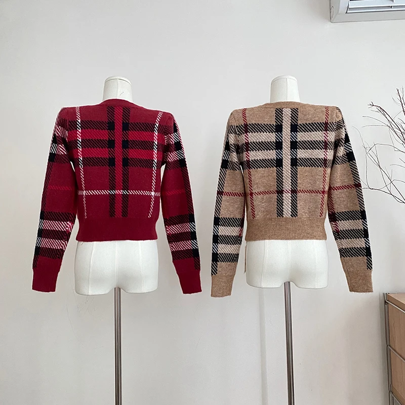 2024 Khaki Vintage Plaid Original Designer Sweaters Coats for Women Short Bomber Jackets Knitted Cardigan Autumn Winter Outerwea