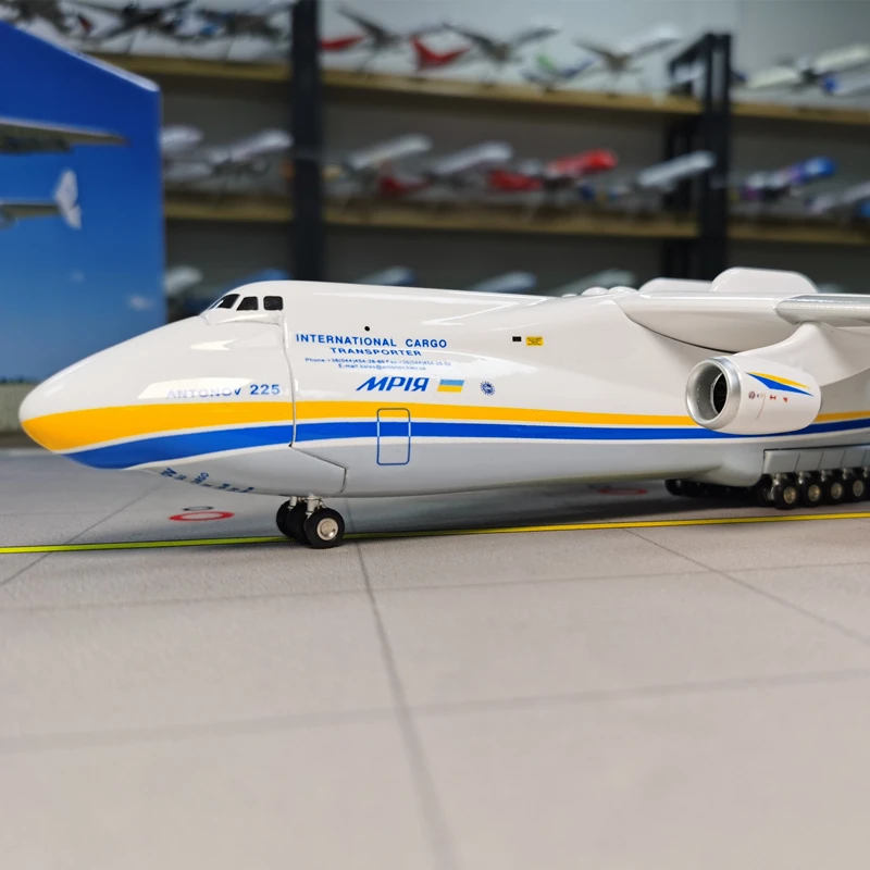 Maquette Avion Antonov AN-225 En Alliage Échelle 1/200 Avec Support - Modèle Réduit Transport Stratégique