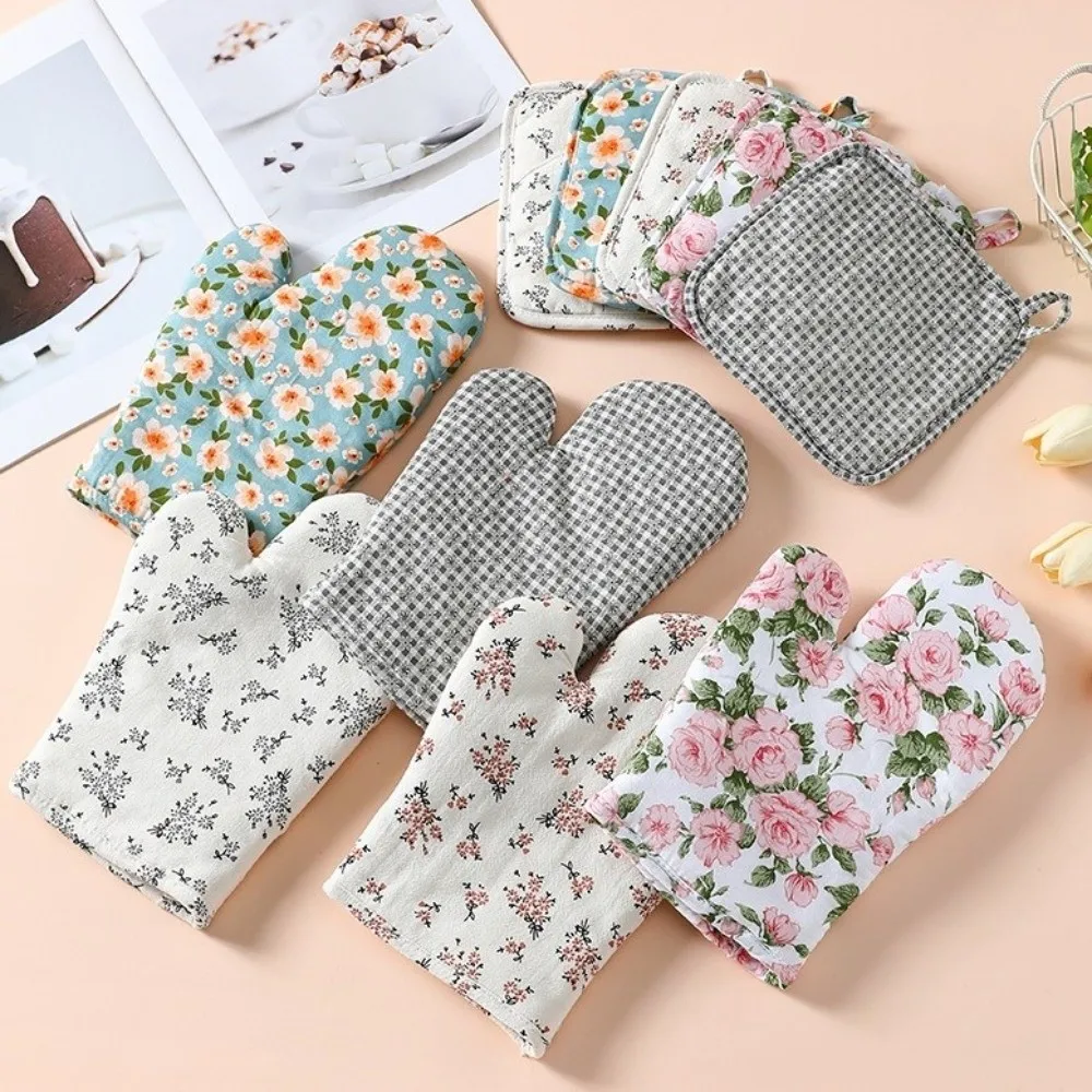 Classic Heat Resistant Oven Mitts Set Anti-Scald Non-Slip Pot Holders Set Set of 2 Square Design Baking Gloves For Cooking