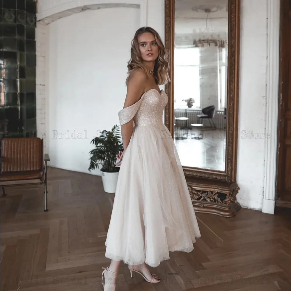 Eleganckie białe suknie ślubne Off the Shoulder bez rękawów świecące suknie ślubne A-Line Tea-Length Tulle فساتين مناسبة الب لب