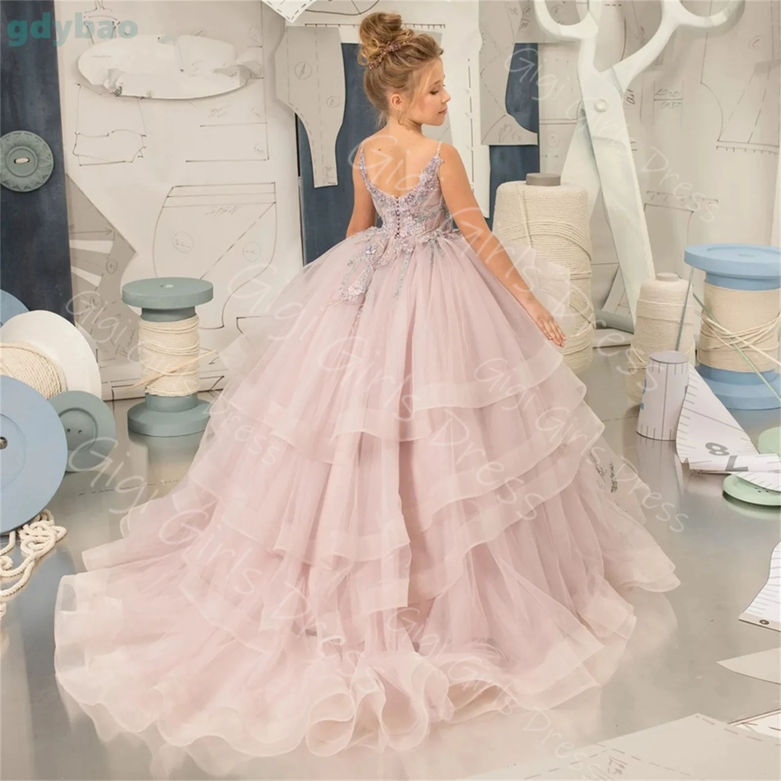 فستان فتاة الزهور مخصص لحفلات الزفاف للأطفال قبالة الكتف كم كامل مطرز يزين تكدرت تول فستان الأميرة المسابقة