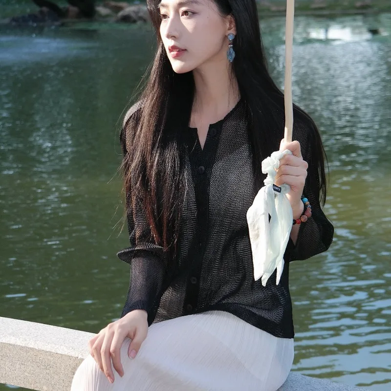 Miyake-cárdigan plisado negro transparente con protección solar para mujer, Chaqueta de punto ligera de verano, conjunto de falda blanca de moda minimalista