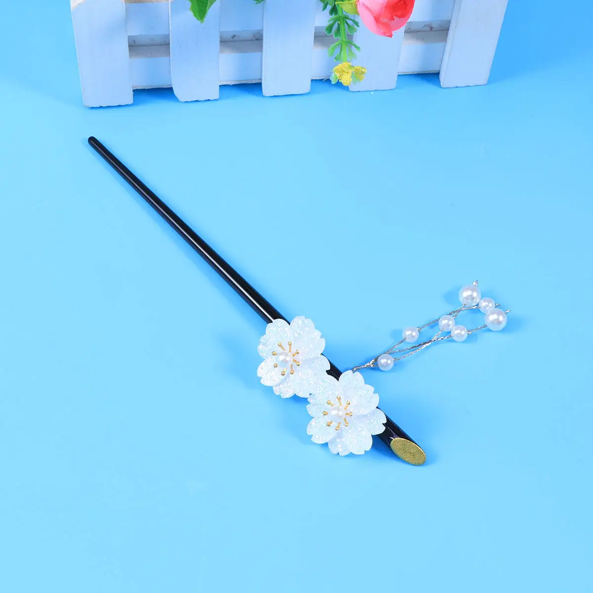 

Элегантная винтажная декоративная заколка для волос белого цвета: прочная и стильная, для различных случаев и нарядов