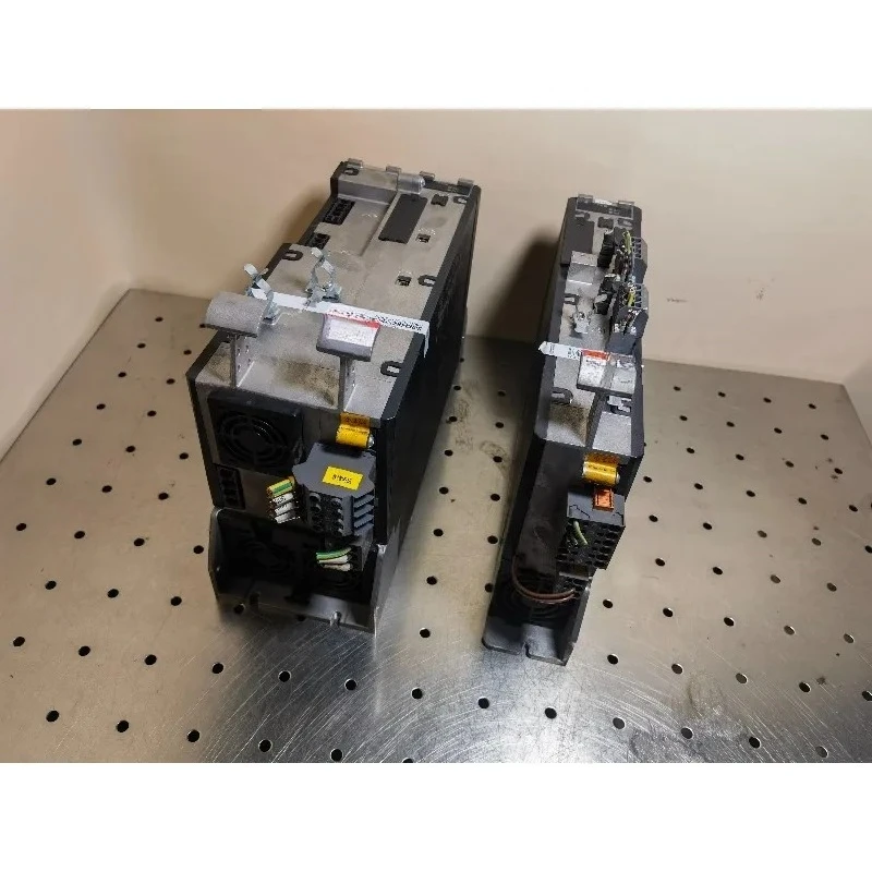 Servo Driver 8EI022HWD10.0100-1 8EI2X2HWD10.0500-1 Used 9 New