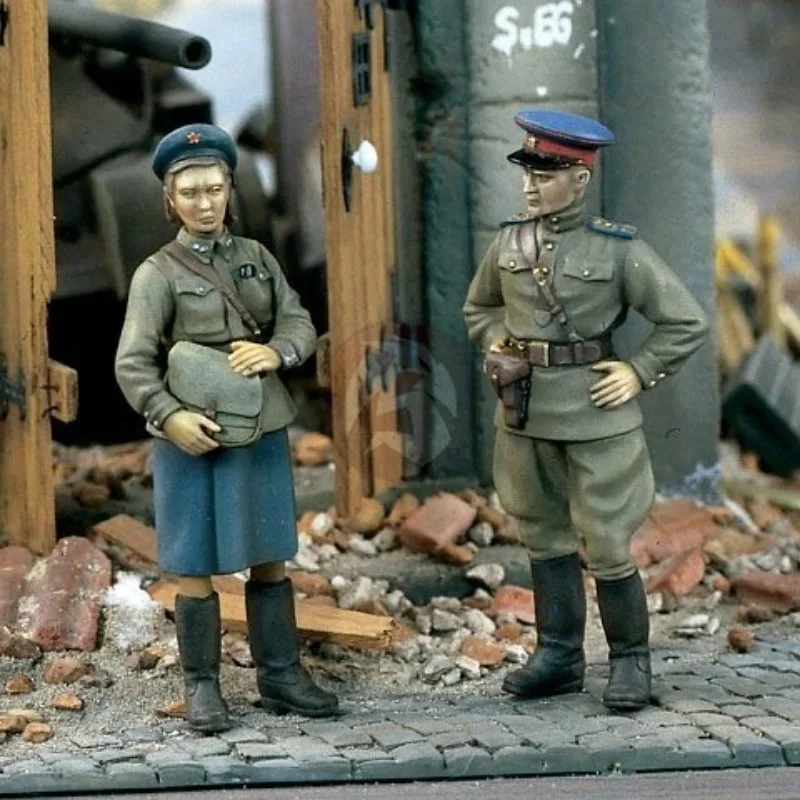

Фигурка из смолы в масштабе 1/35, собранная модель, комплект советских русских женских и мужских офицеров времен Второй мировой войны (2 фигурки), в разобранном виде и неокрашенная