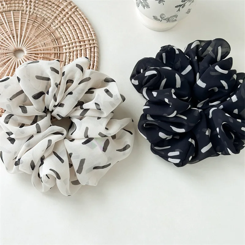 

Летний новый дизайн, черно-белая полосатая эластичная веревка для волос, простая модная шелковая ткань, высокий хвост, повязка для волос, аксессуары для волос