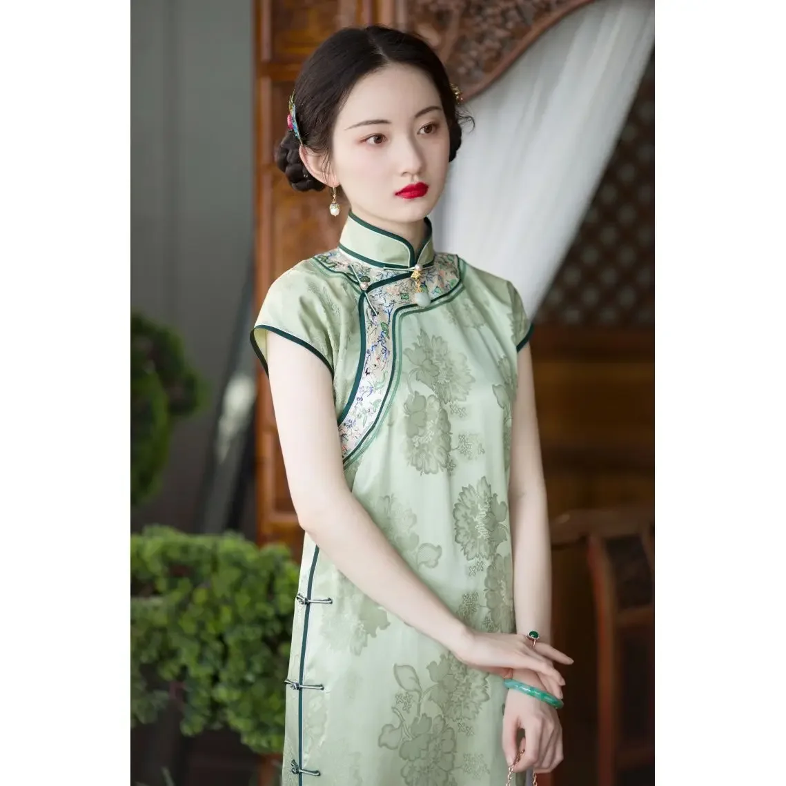 

Simple and Elegant Floral Print Cheongsam for Women In The Republic of China Style Improved Traditional Chinese Dress Daily Wear