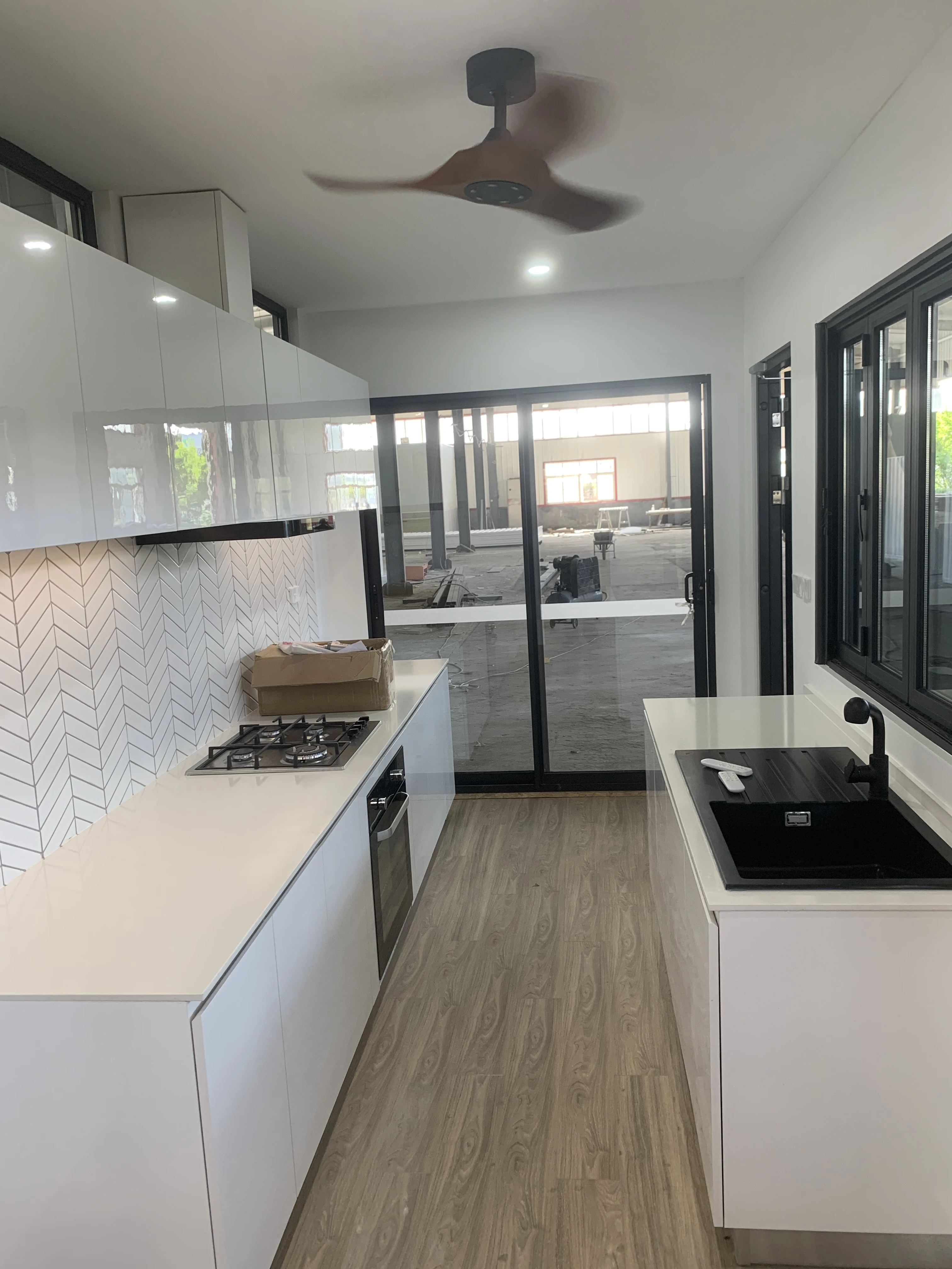 Industry Leading 40ft Prefab Shipping Container House Modular Tiny Home Big Space for Living Room Sandwich Panel Steel