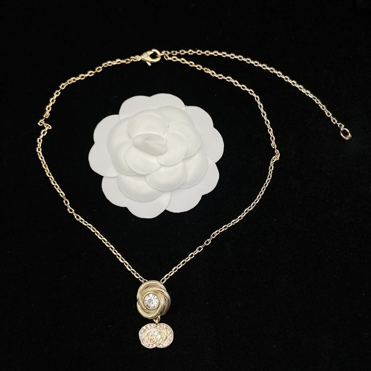 

Новое трендовое ожерелье 2024 года для женщин, роскошный ретро-дизайн, уникальные детали, элегантные украшения, сладкий подарок для подруги