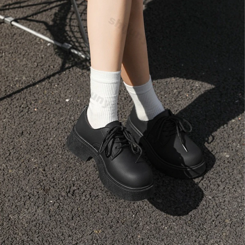 

Кожаная обувь для пар, осенняя новая трендовая мужская повседневная обувь на платформе со шнуровкой, удобные уличные нескользящие женские лоферы, увеличивающие рост