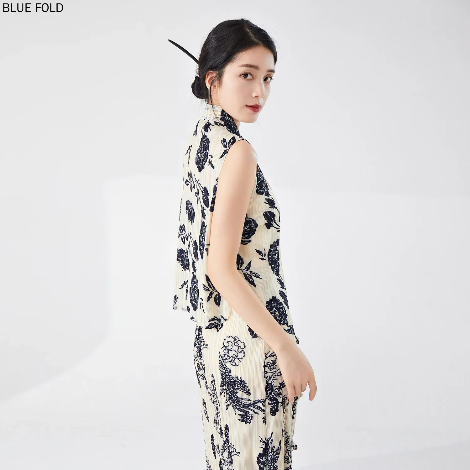 MIYAKE Temperament Stehkragen Weste für Frauen Disc Button Druck Chinesischen Stil High-end-Sommer