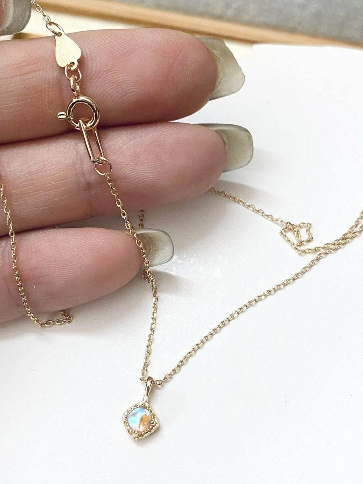 double-sided-natural-opal-protein-stone-necklace-japanese-style-chain-jewelry-elegant-fashion-accessories