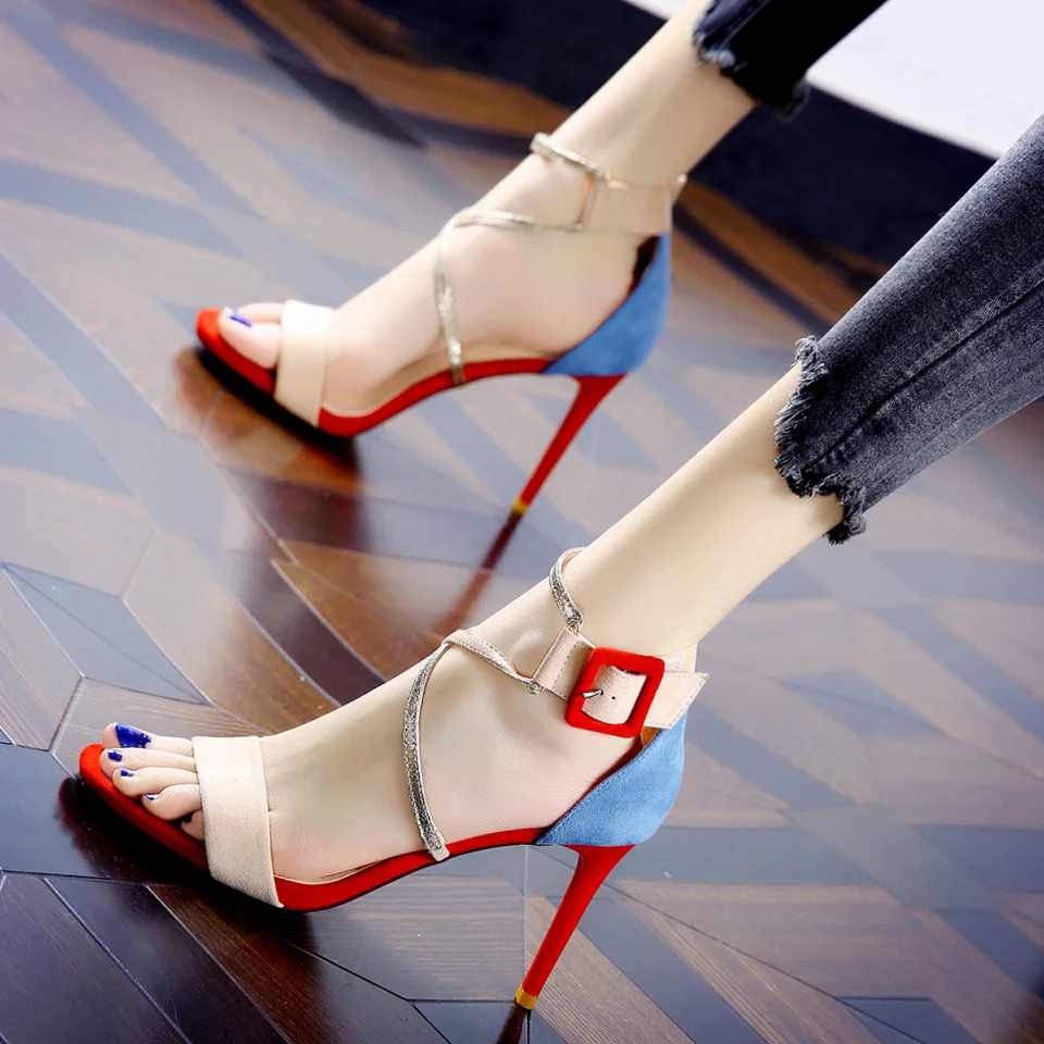 أوروبا والولايات المتحدة اللون مطابقة الأزياء والأحذية المفتوحة اصبع القدم عبر خط واحد مشبك الصنادل خنجر الكعب العالي