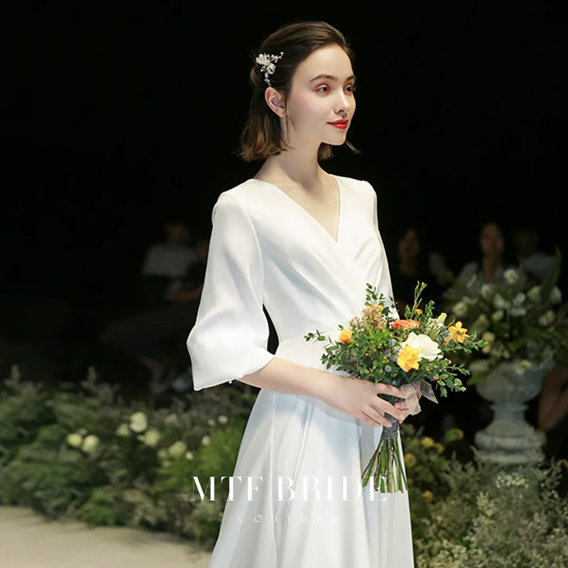 Weißes helles Hochzeitskleid2025Neues bodenlanges Reisefotografie-Kleid im Gartenmädchen-Stil Einfaches französisches Satinkleid