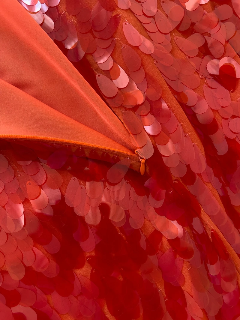 Czerwona suknia z odkrytymi ramionami, cekinami, na formalne okazje, bogato zdobiona, odzież plażowa, wysoki stan, spódnica w kształcie litery A.