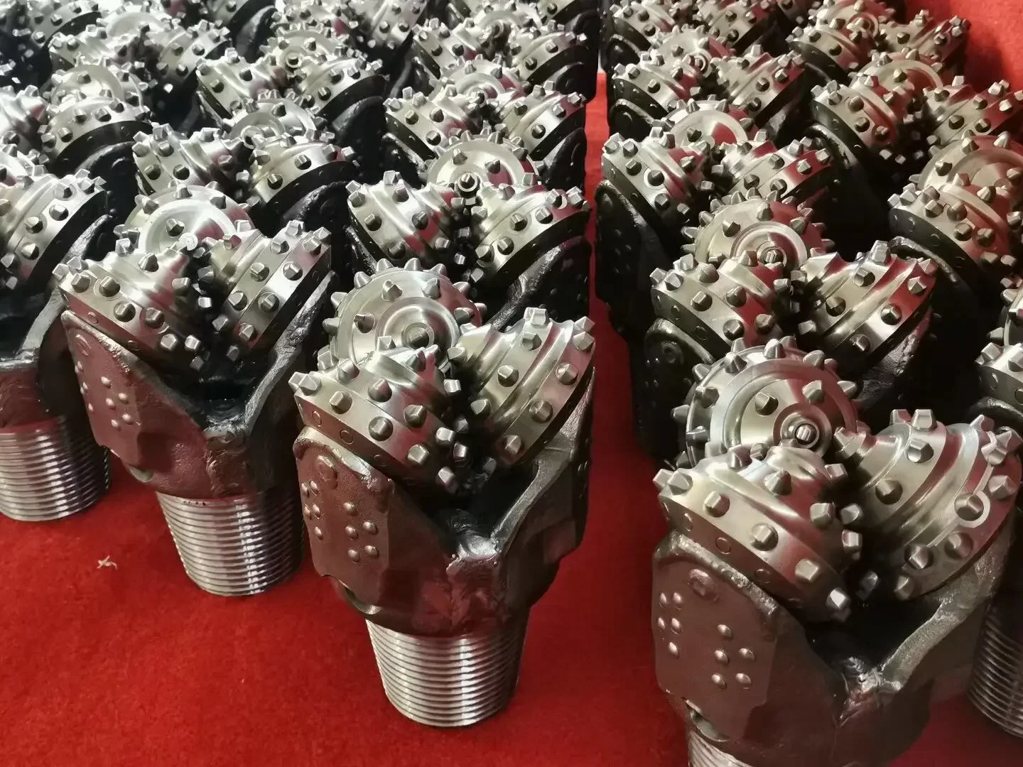 Тримконовая насадка API 9-1/2 дюйма 9-5/8 дюйма 9-7/8 дюйма IADC537 TCI для деталей машины для добычи сверления сверл