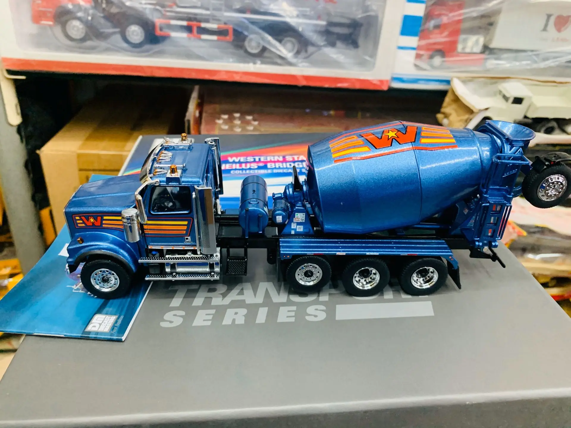 

Western Star 4900 Mcneilus Bridgemaster Mixer 1:50 By Diecast Masters DM71075