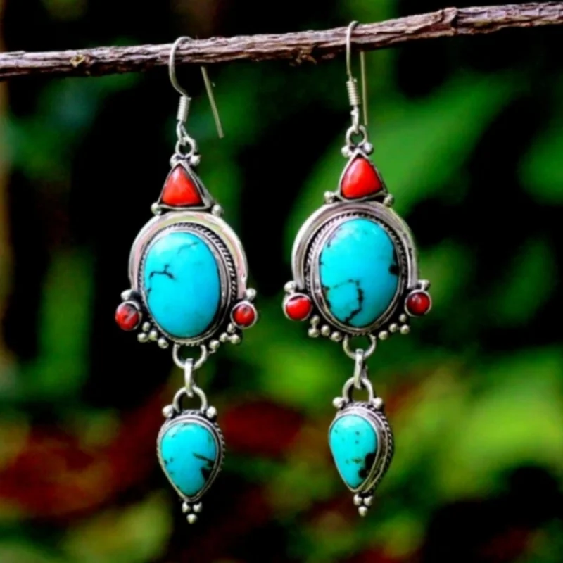 Böhmischer Ethnischer Stil Synthetische Türkis Herzförmige Hängeohrringe für Frauen Vintage Zarte Bankett- und Urlaubsschmuck Trendiger Modeschmuck