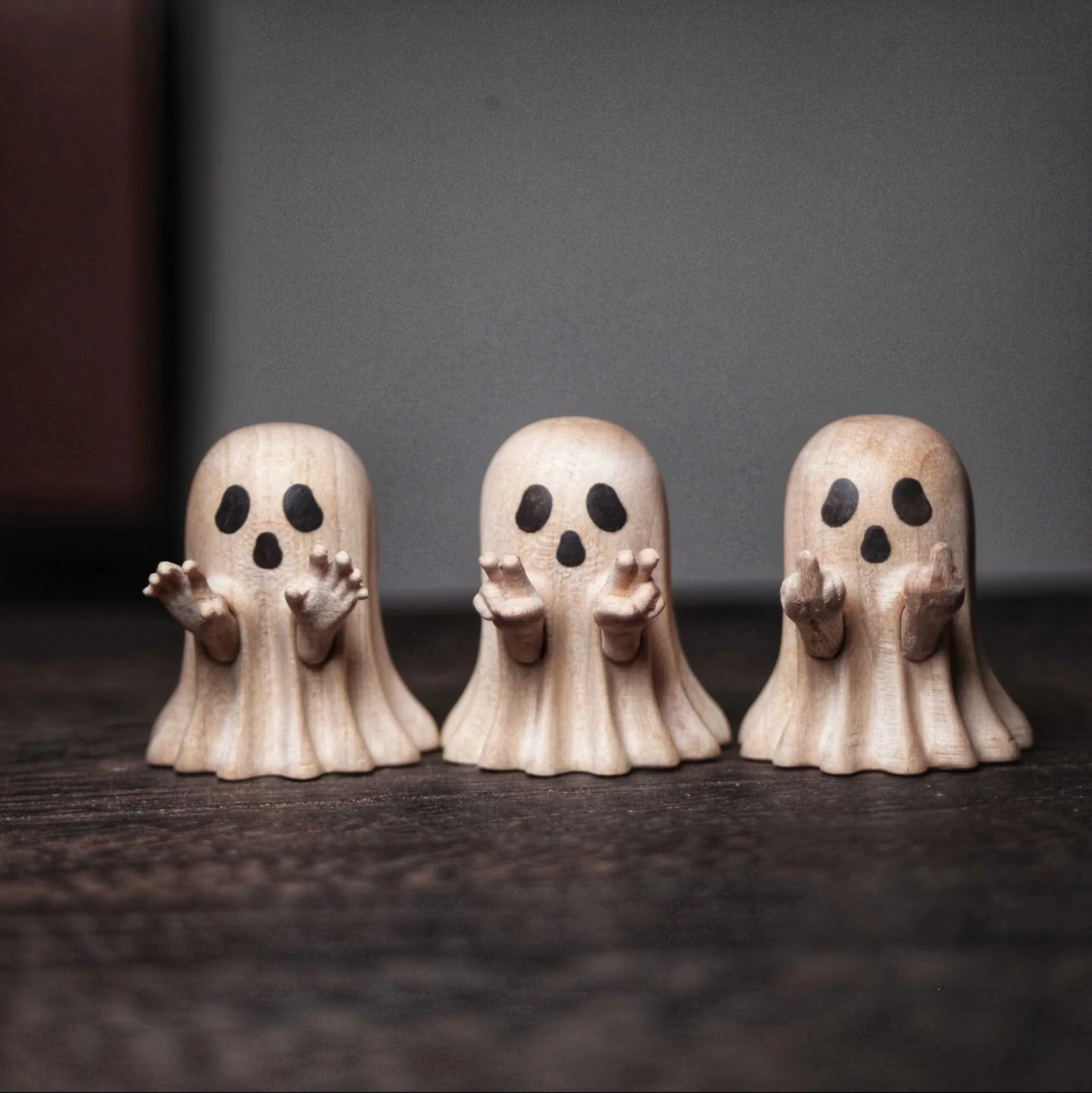 Wooden Craft Halloween Cute Ghost Figurine Creative Middle Finger Provoking Ghost Home Desktop Decor Ornament Gift
